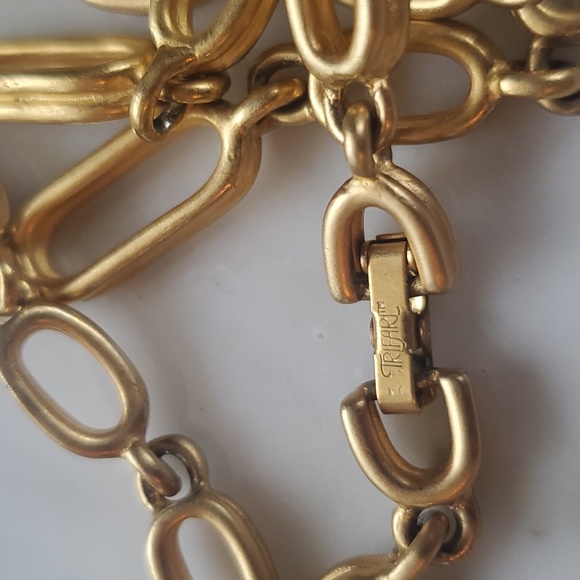 Signed Trifari Gold Tone Matte Link Necklace - Picture 3 of 6